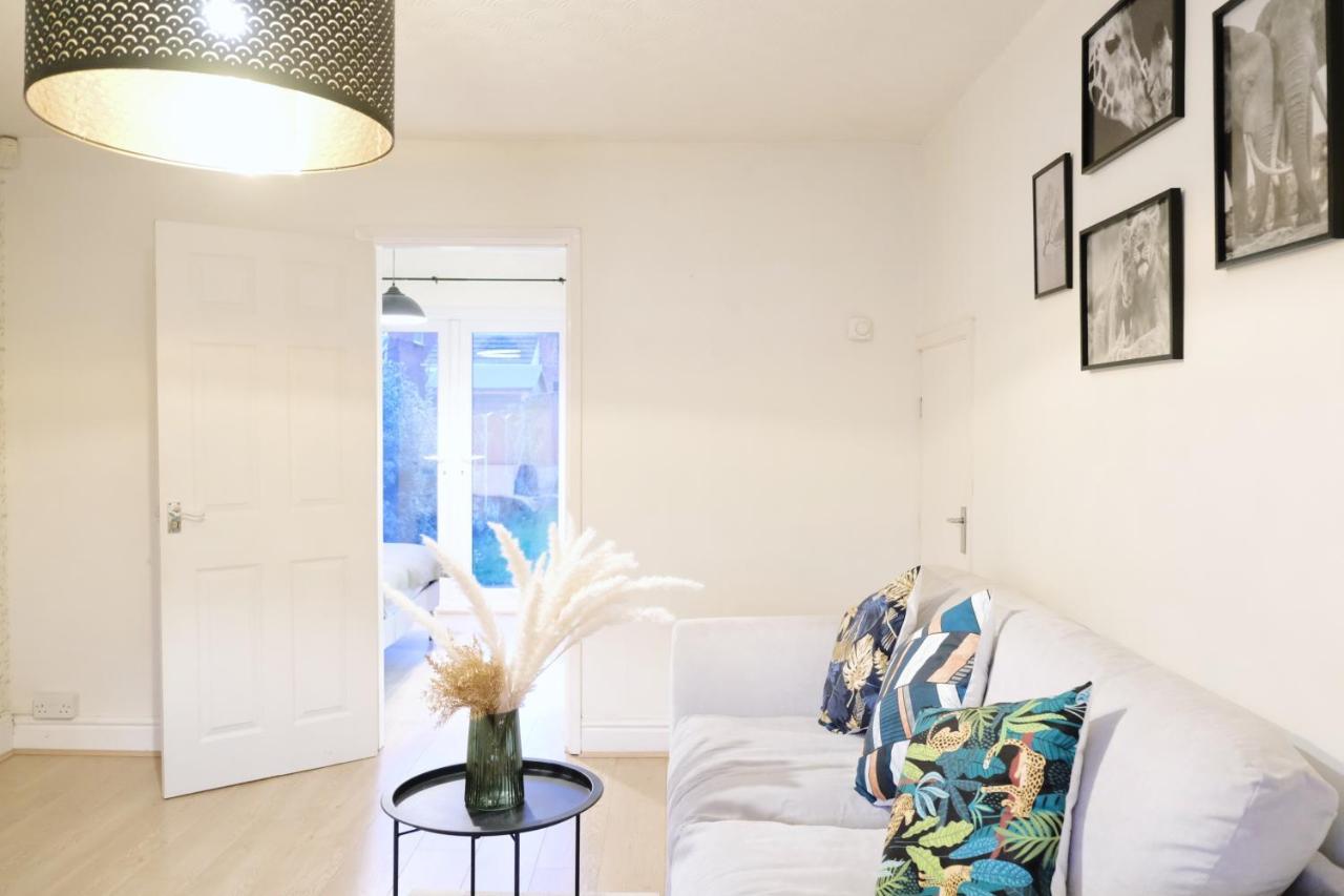 Bee Stays - Maliston House Great Sankey Ngoại thất bức ảnh